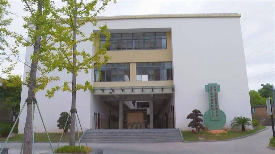 成都经济技术开发区职业技术学校学费，成都经济技术开发区职业技术学校学费多少？