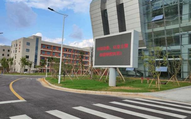 鹰潭市职业中等专业学校,鹰潭市职业中等专业学校联系电话?-第1张图片-职教招生网 鹰潭市职业中等专业学校,鹰潭市职业中等专业学校联系电话?-第1张图片-职教招生网