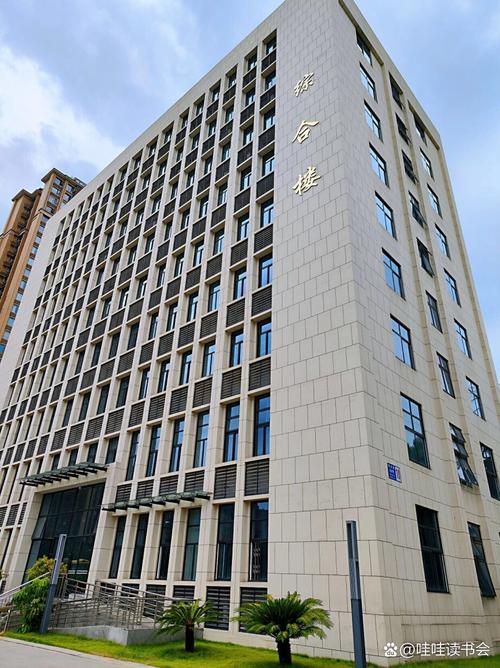 四川工业贸易学校招生，四川省工业贸易学校收费标准？