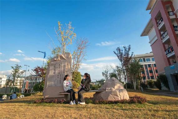 上饶卫生职业技术学校,上饶卫生职业技术学校招生简章官方网站?-第2张图片-职教招生网 上饶卫生职业技术学校,上饶卫生职业技术学校招生简章官方网站?-第2张图片-职教招生网