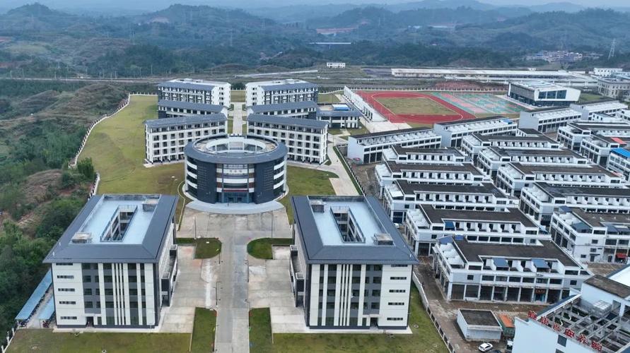 技术中职业学校，技术职业学校学费