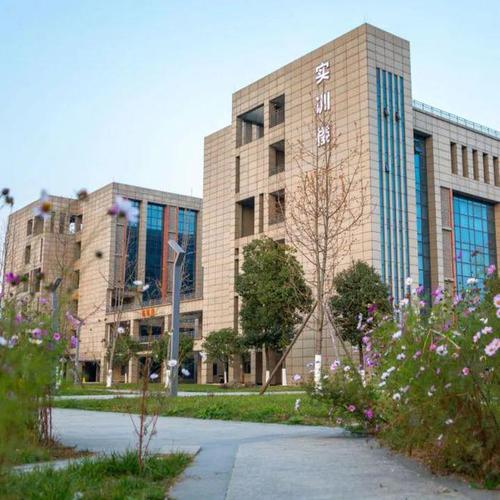 成都好的铁路工程学校,成都铁路工程学校怎么样,就业率高吗??-第8张图片-职教招生网 成都好的铁路工程学校,成都铁路工程学校怎么样,就业率高吗??-第8张图片-职教招生网