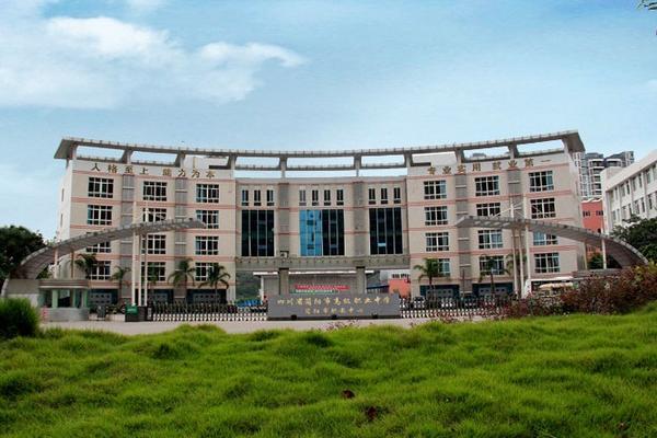 成都市电子信息学校学费？成都电子信息学校如何？-第8张图片-职教招生网