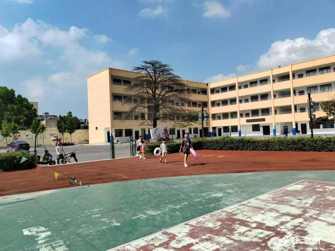 襄樊市体育运动学校，襄樊市体育运动学校96界毕业生报告证？