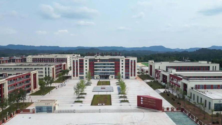 南充有哪些中专学校,南充有哪些中专学校招生-第6张图片-职教招生网 南充有哪些中专学校,南充有哪些中专学校招生-第6张图片-职教招生网
