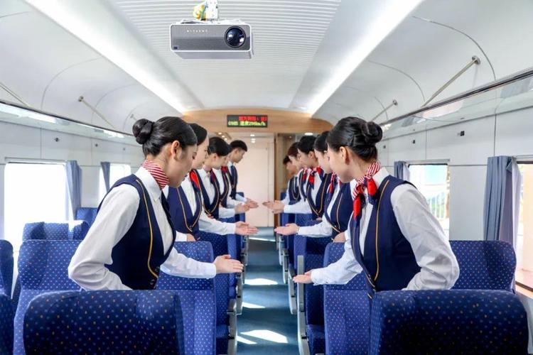 高铁乘务专业，高铁乘务专业哪个学校比较好？