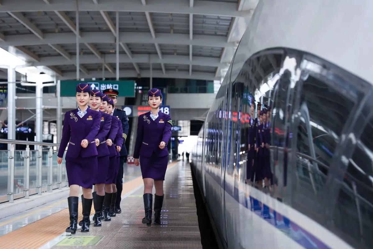 高铁客运乘务专业的?高铁客运专业就业前景?-第3张图片-职教招生网 高铁客运乘务专业的?高铁客运专业就业前景?-第3张图片-职教招生网