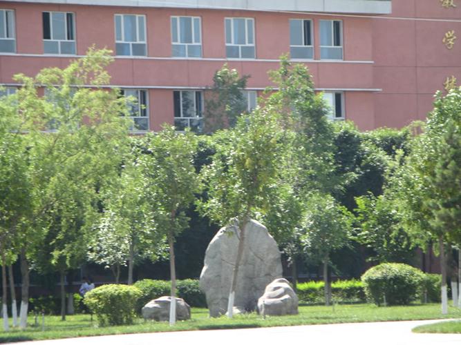 新疆现代职业技术学院地址在哪里，新疆现代职业技术学校全景图？