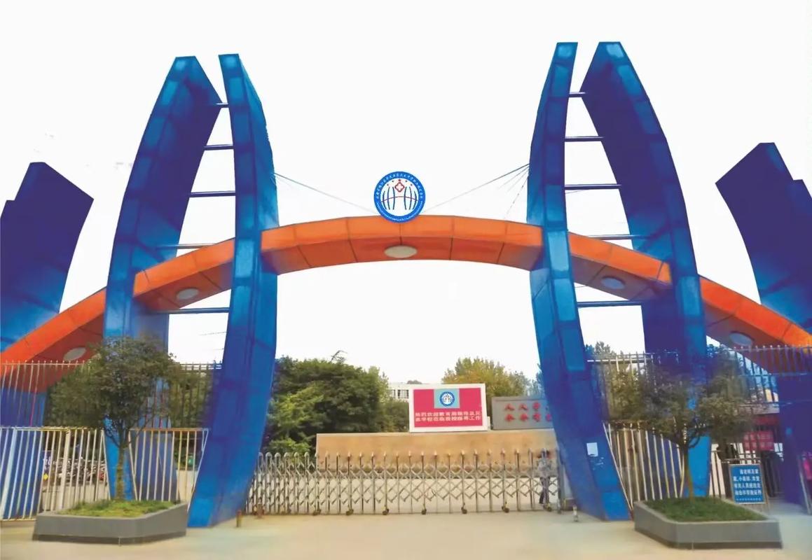 华大医药卫生学校照片？华大卫生医学院？