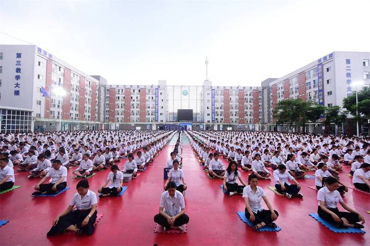 成都华商职业技术学院？成都华商职业技术学校？